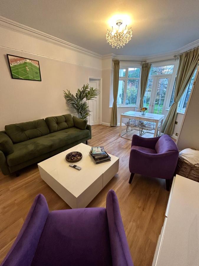 Lovely Garden Apartment In Wimbledon Town Centre With Private Parking By Wimbledon Holiday Lets London Kültér fotó