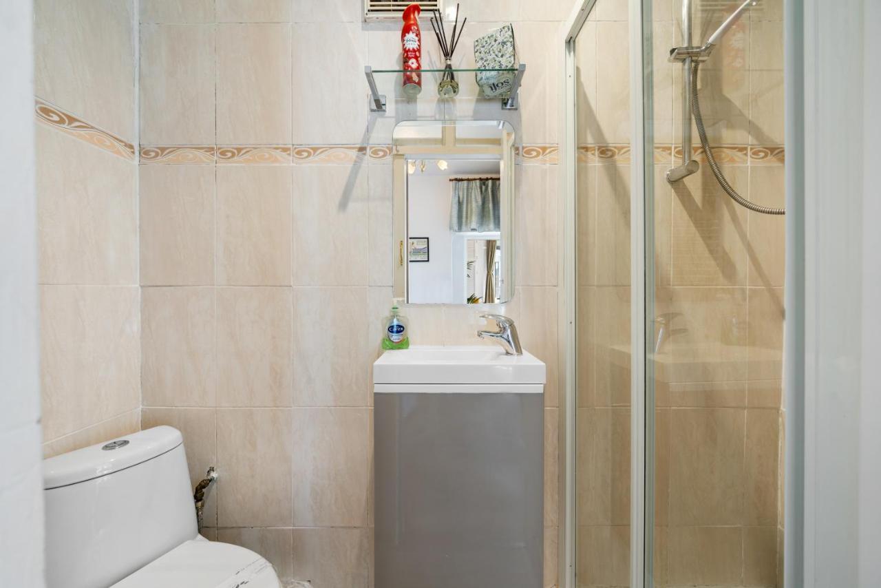 Lovely Garden Apartment In Wimbledon Town Centre With Private Parking By Wimbledon Holiday Lets London Kültér fotó