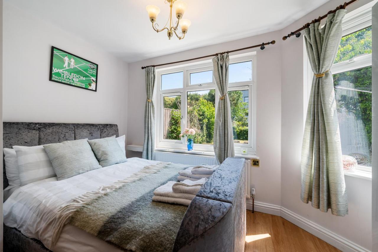 Lovely Garden Apartment In Wimbledon Town Centre With Private Parking By Wimbledon Holiday Lets London Kültér fotó