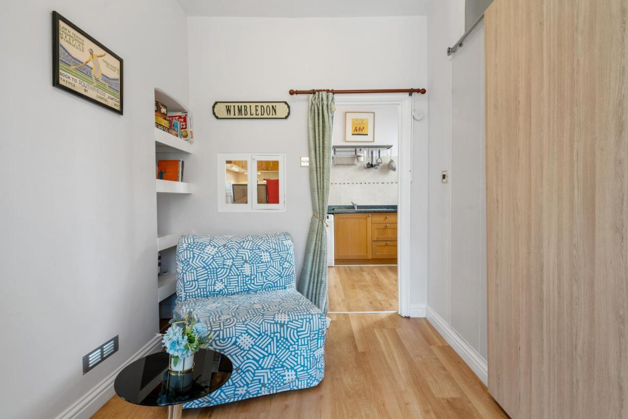 Lovely Garden Apartment In Wimbledon Town Centre With Private Parking By Wimbledon Holiday Lets London Kültér fotó