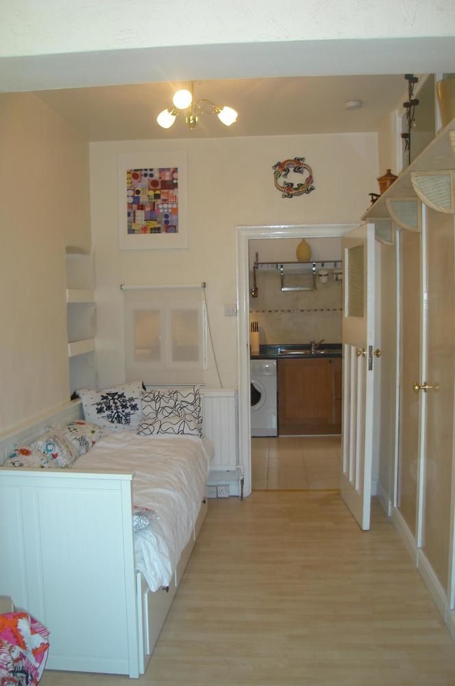 Lovely Garden Apartment In Wimbledon Town Centre With Private Parking By Wimbledon Holiday Lets London Kültér fotó
