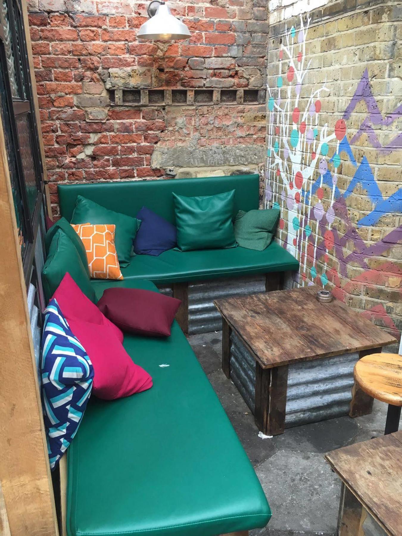 Lovely Garden Apartment In Wimbledon Town Centre With Private Parking By Wimbledon Holiday Lets London Kültér fotó
