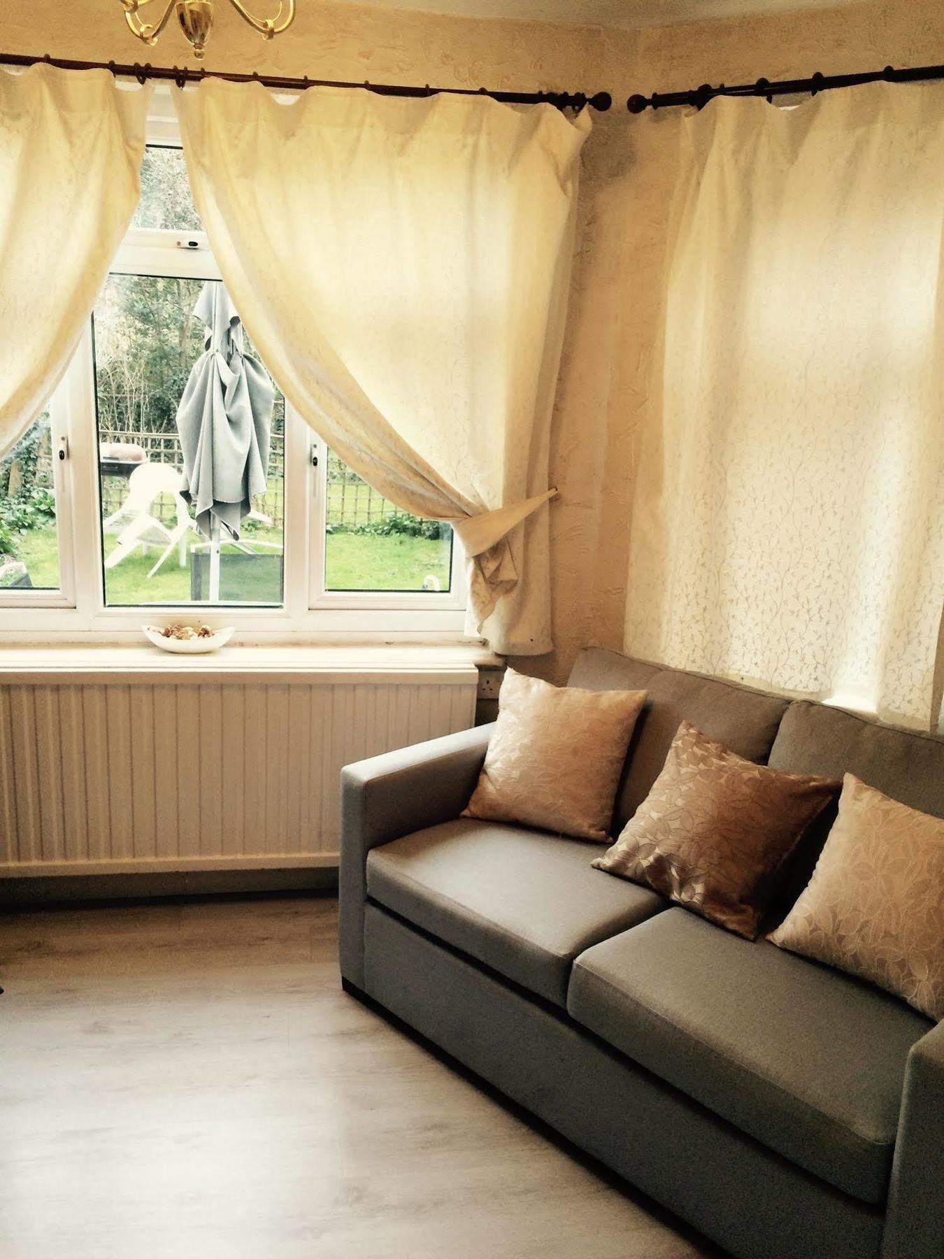 Lovely Garden Apartment In Wimbledon Town Centre With Private Parking By Wimbledon Holiday Lets London Kültér fotó