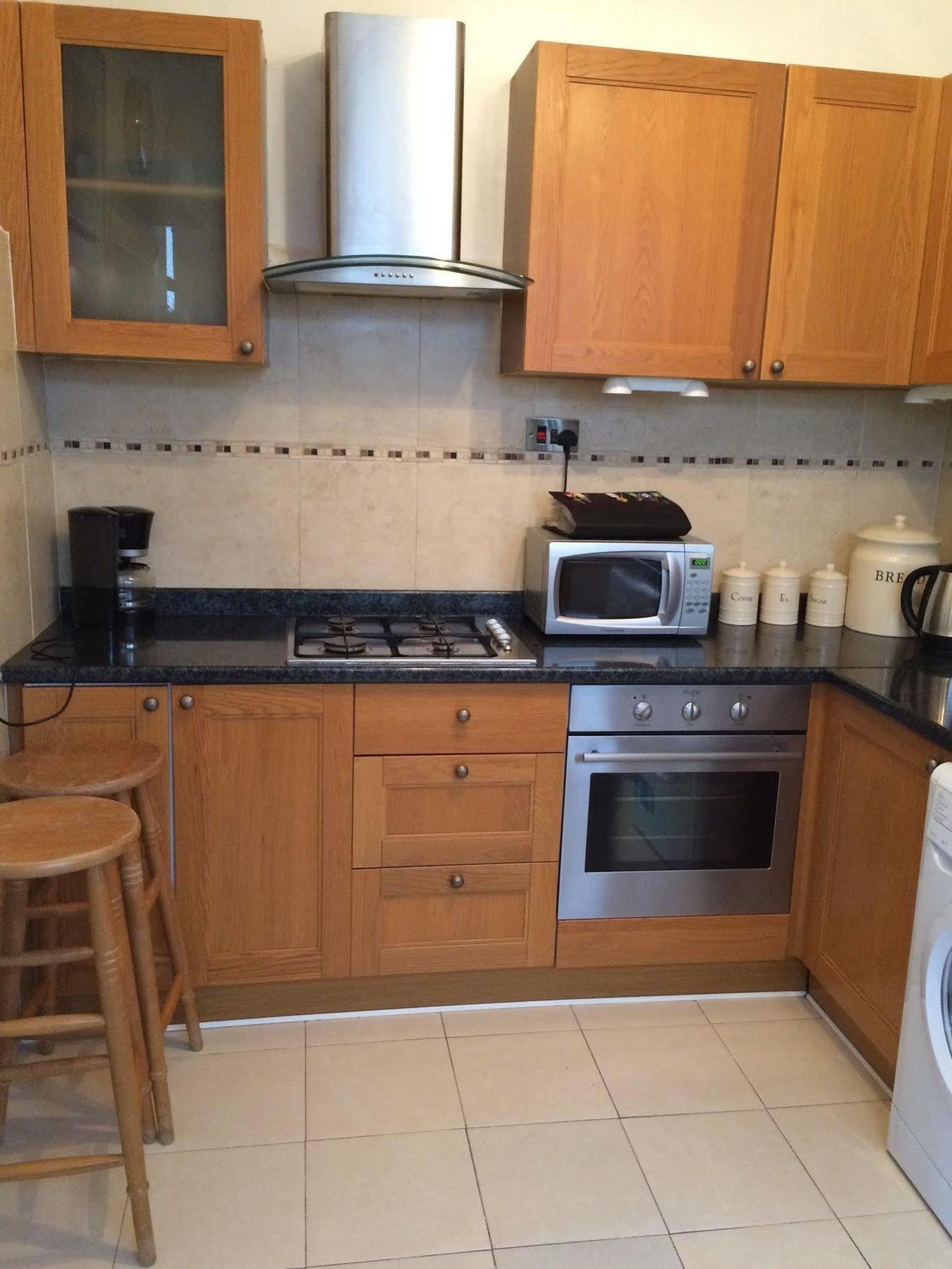 Lovely Garden Apartment In Wimbledon Town Centre With Private Parking By Wimbledon Holiday Lets London Kültér fotó