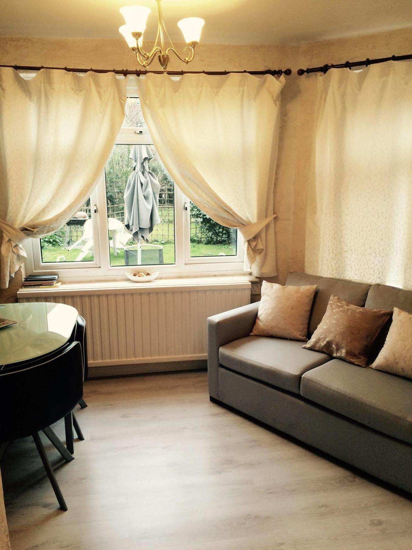 Lovely Garden Apartment In Wimbledon Town Centre With Private Parking By Wimbledon Holiday Lets London Kültér fotó