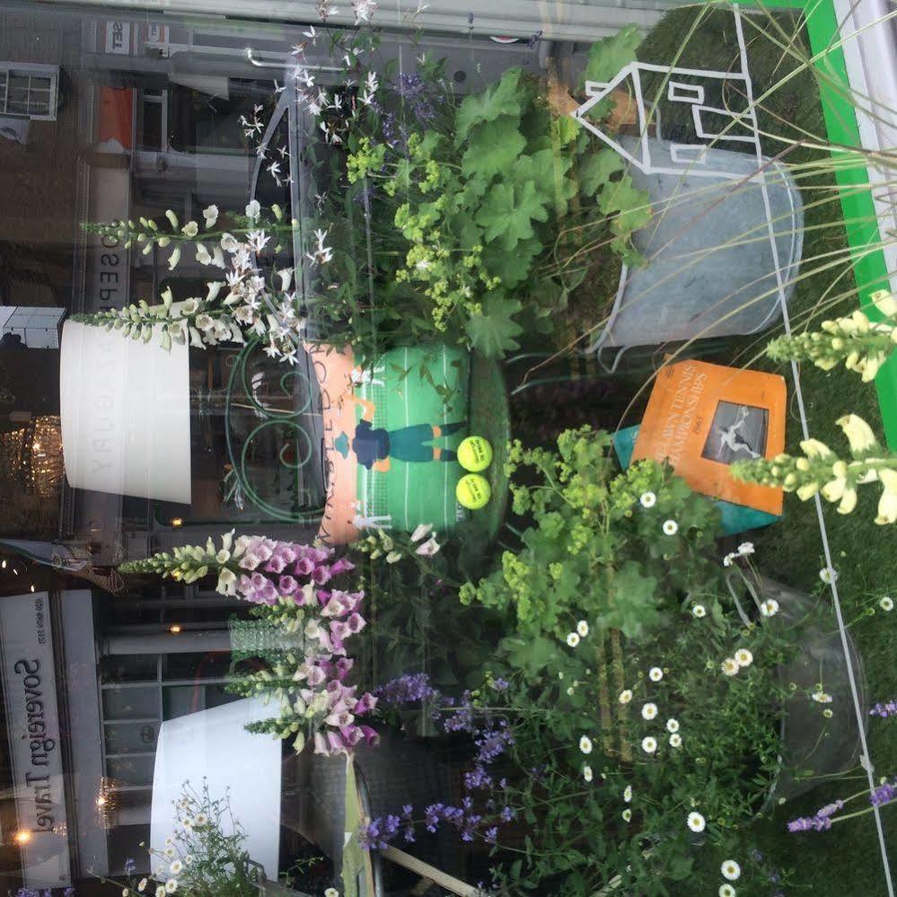Lovely Garden Apartment In Wimbledon Town Centre With Private Parking By Wimbledon Holiday Lets London Kültér fotó